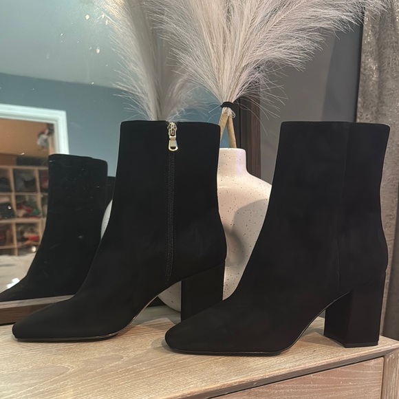 Ann Taylor Black Ankle Boots Sleek Design - Picture 1 of 7